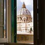 St. Peter\'S Cupola Apartment