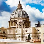 St. Peter\'S Cupola Apartment